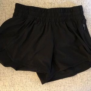 Lululemon Tracker Low-Rise Short 4"
